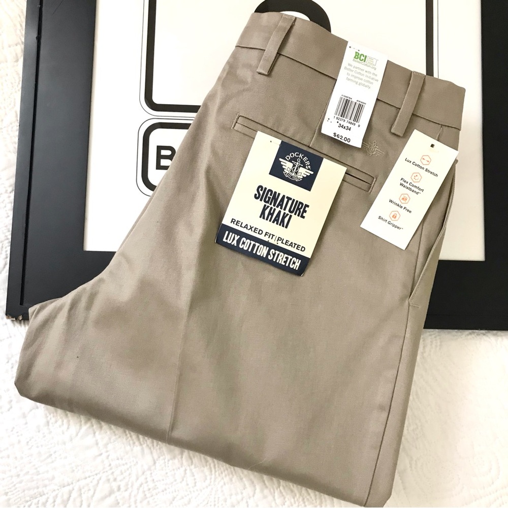 NWT Dockers Men’s Signature Khaki Slacks